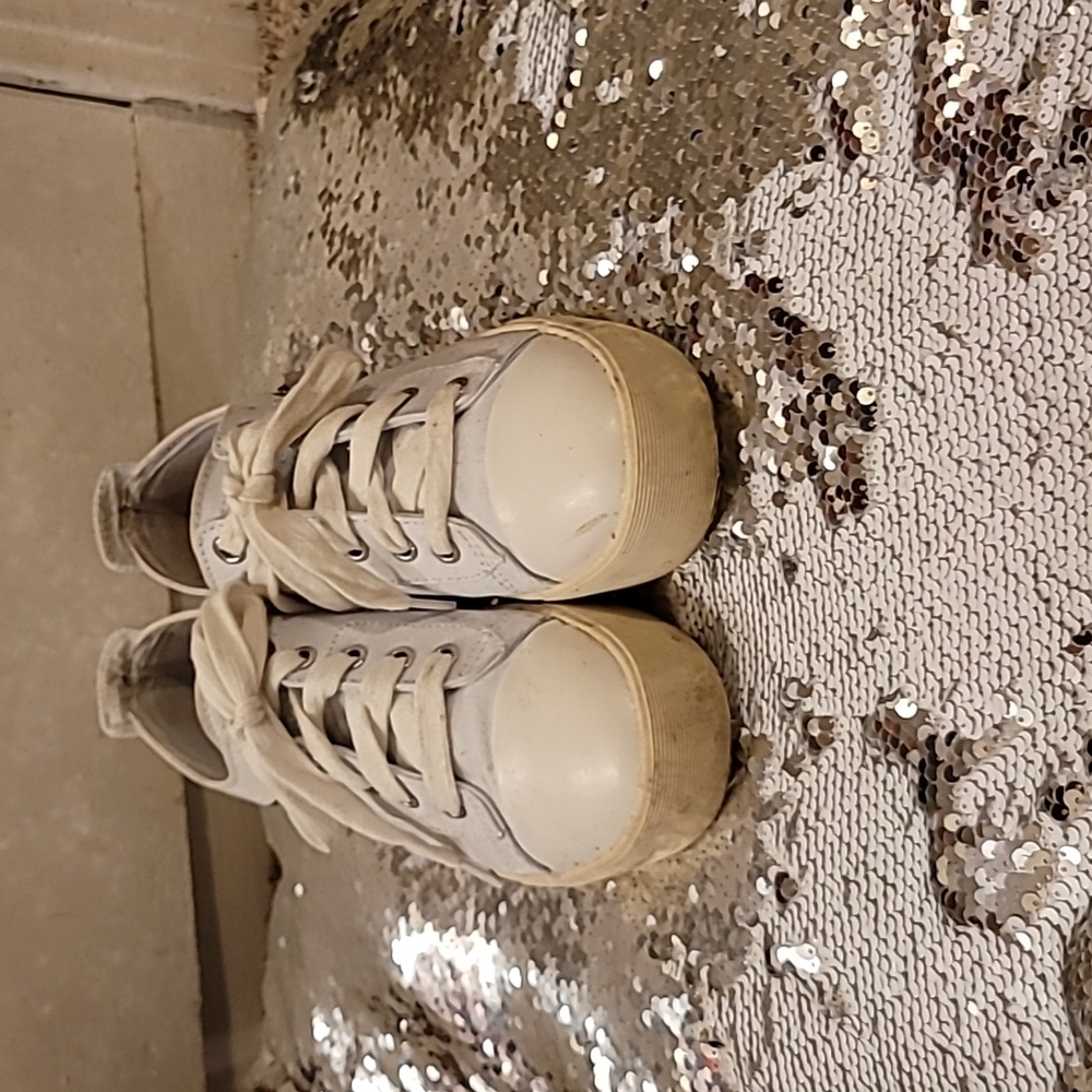 Guess tennis shoes